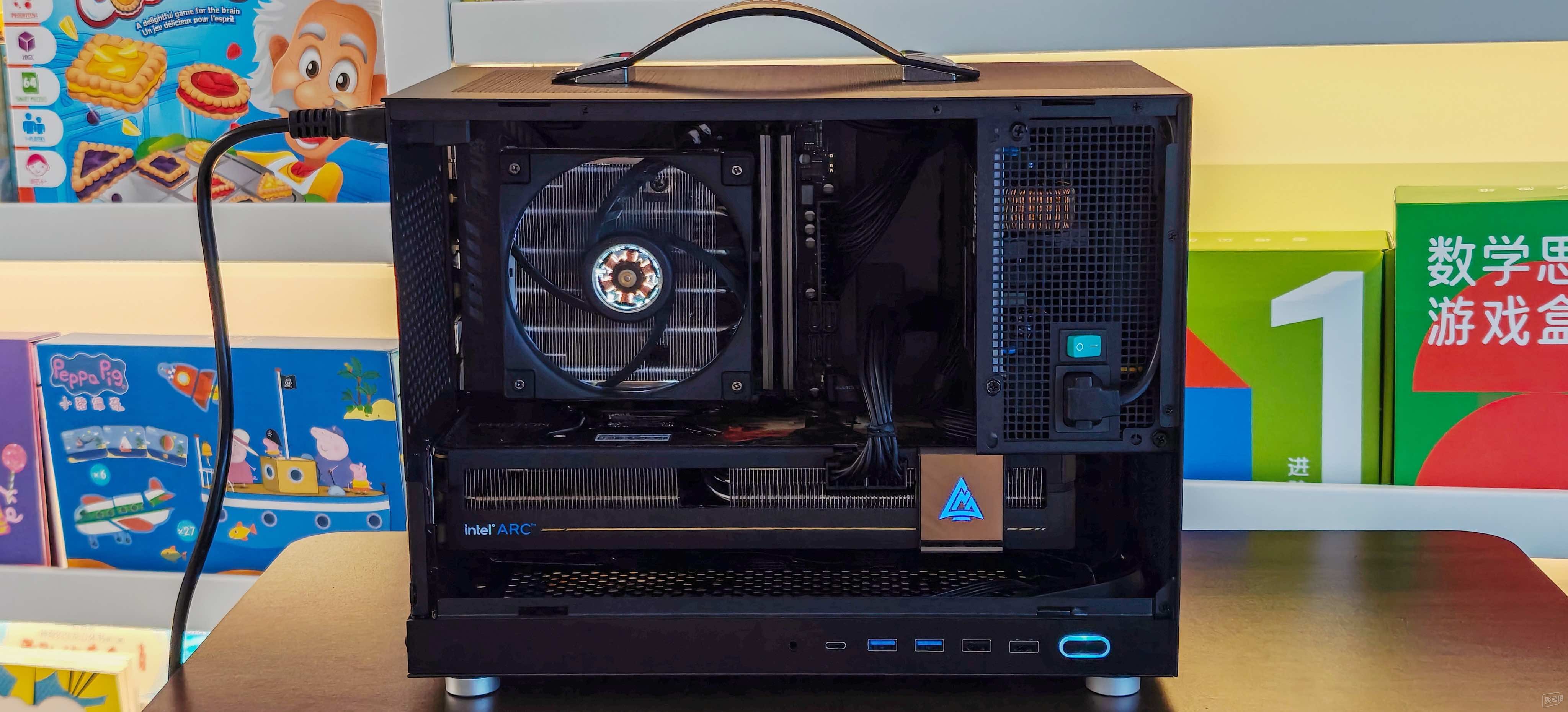 極限緊湊型mATX手提機箱 閃鱗G300裝機體驗分享！